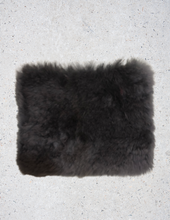 Cargar imagen en el visor de la galería, Fur Wristlet